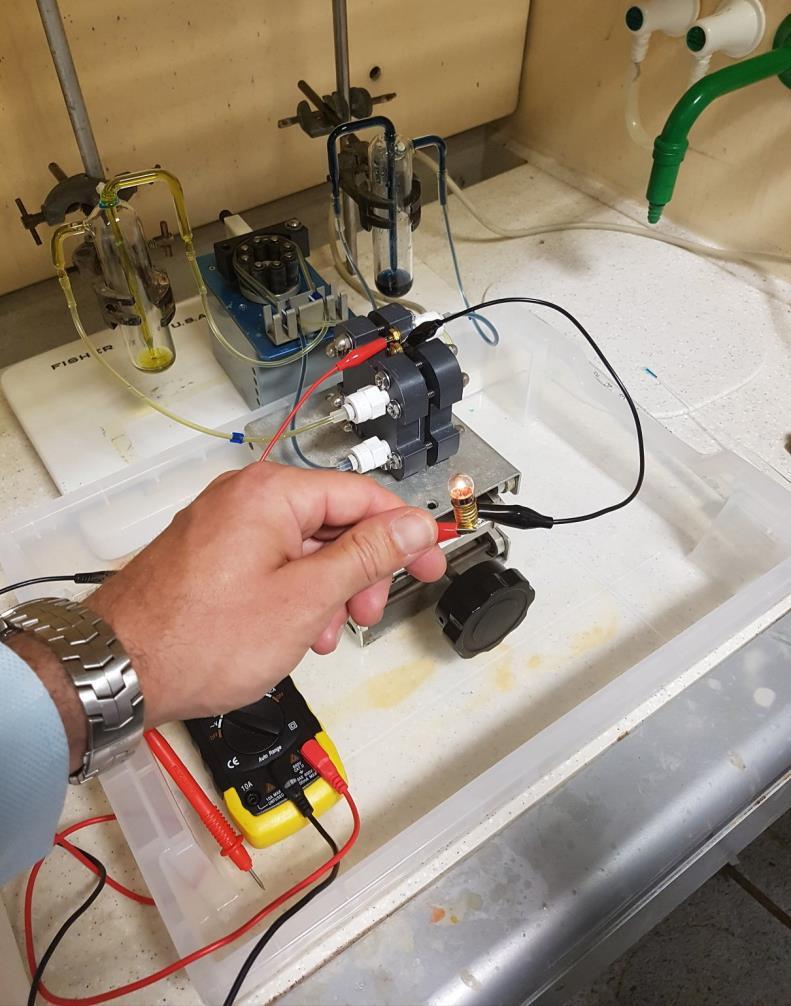 Laboratory Scale Vanadium Flow Cell Constructed VSUN Energy s engineer successfully constructed a laboratory scale vanadium flow cell for electrolyte testing and demonstration purposes.