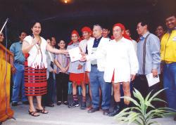 Awarding of the CADT to the Bakun IPs (Photo credits: RUPES Bakun). Another source of gold that local people have yet to realize is the watershed area of Bakun.