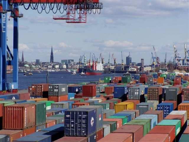 A port: many port stakeholders all friends? PORT COMPANIES 1. Sea Shipping Line Carriers 14.Labour Inspection 2.Logistic Service Providers 15.Police 16.Fire Brigade 3.Transhipment Terminals for 8.