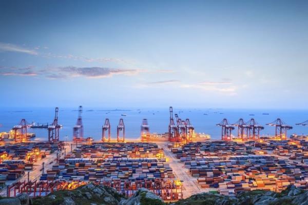 SIPG AND ACCENTURE JOINTLY COMMISSIONED THE RESEARCH FOR THE NEXT GENERATION CONNECTED PORTS CASE STUDY: SHANGHAI INTERNATIONAL PORT GROUP (SIPG) Background: Shanghai International Port