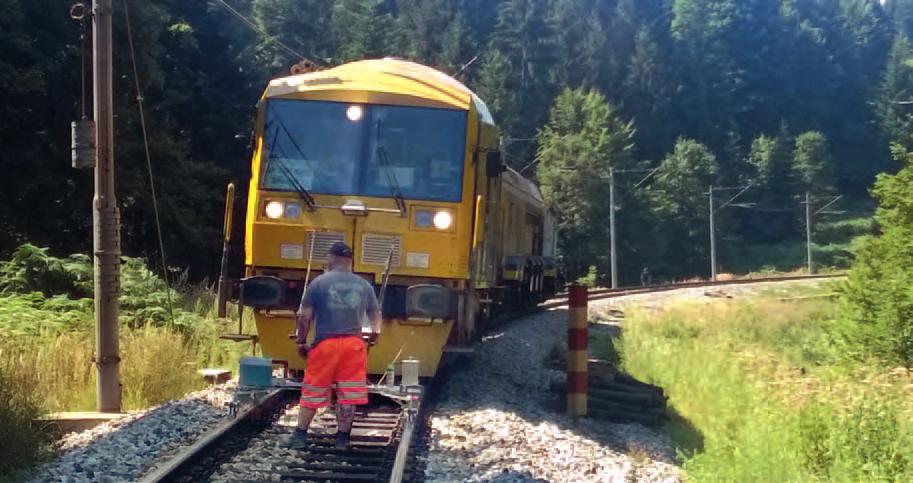 data processing Training and Consulting CONSULTING A practical example for data processing: Maintenance strategy for Croatia s rail network All network operators strive to extend rail life and reduce
