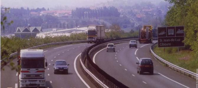 Trafic Control Centers) GNSS Navigation New services to the drivers: To improve safety & avoid accidents