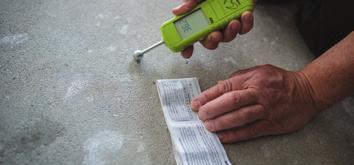 Make sure the subfloor is flat and free from chemical substances and other contamination. Unevenness of the subfloor may not be greater than 2mm measured over a width of 200cm.