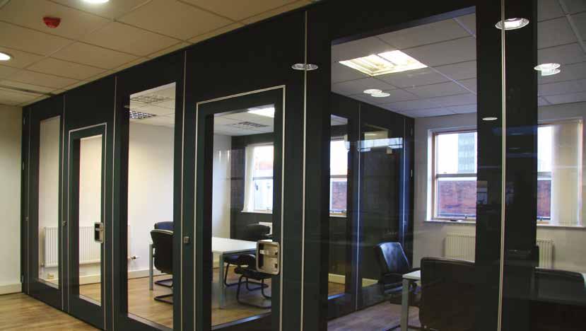 FLUSH GLAZED WALLS MG600-S Each panel is constructed with an aluminium frame and finished with a flush sheet of toughened