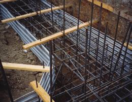 GRADE BEAMS Grade beams are easily formed using Stay-Form and rebar or lumber as bracing.