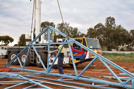 INSTALLING SUPALOC STEEL ROOF TRUSSES LIFTING ROOF TRUSSES ONTO WALL FRAME TOP PLATES FOR ERECTION Prior to commencing truss erection, the Steel Frame Erection SSRA needs to consider: 1.