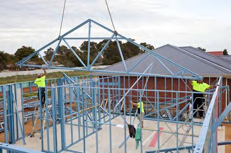 The capability of the Steel Frame Erection team to undertake the work safely METHOD 1: MECHANICAL LIFTING Cranage may be required where the erection height is too great or trusses too large for
