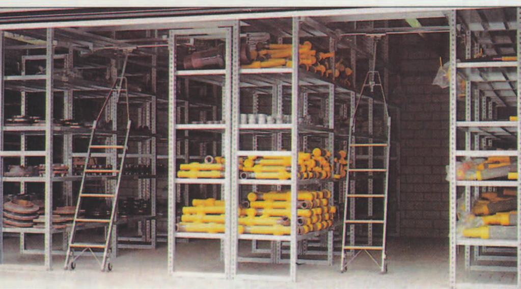 The rear, side and centre panels are available in various versions that are conform with the goods that are to be stored.