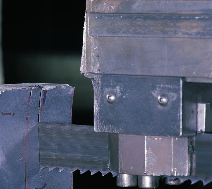 Countersinking Band sawing Tapping The cutting edge geometry and cutting conditions for the countersinking of Ferro-Titanit are the same as for drilling with HSS or tungsten carbide.