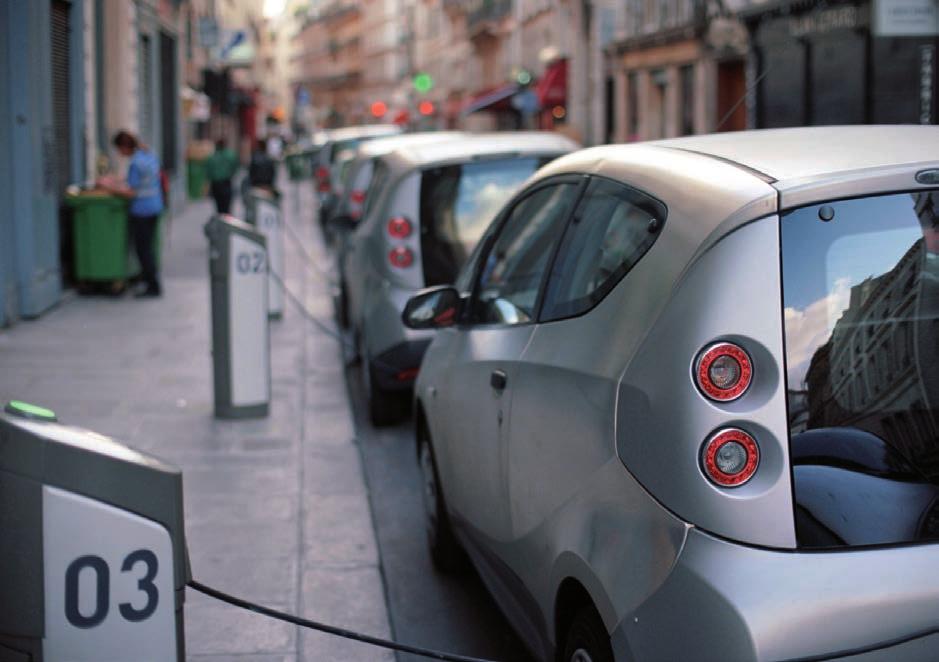 6 The EIB in the circular economy Supporting electric car services in Paris The Paris Bluecars project is in line with one of the key concepts of a circular economy product-as-service with its clever
