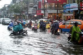 TOPIC 6: SUSTAINABLE URBAN DRAINAGE AND RAINWATER HARVESTING Many cities are still suffering from floods.