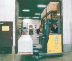 Long goods or pallets The Atlet Four-way reach truck can load both long goods and all types of pallets.