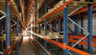 - Everyday safety: the warehouse is highly automated and equipped with all available safety elements, limiting human intervention while ensuring the safety of personnel in