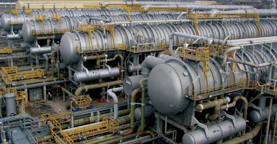 IDE s Horizontal Evaporator: MED-60 MGD Capacity Reliance - Gujarat, India DOWN STREAM O&G - INDIA S LARGEST DESALINATION PLANT Largest Refinery in the world Government terminated