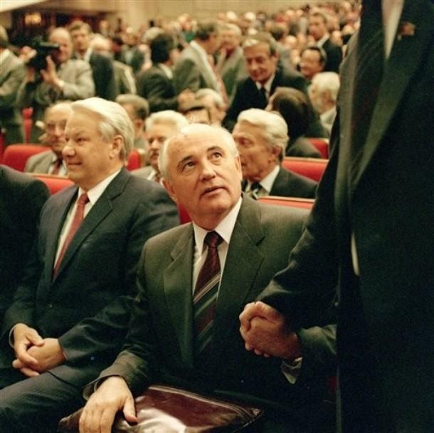 Gorbachev s Response decision to not use military force to