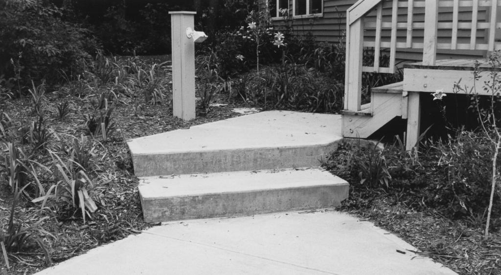 Figure 21-3 Freestanding concrete steps formed