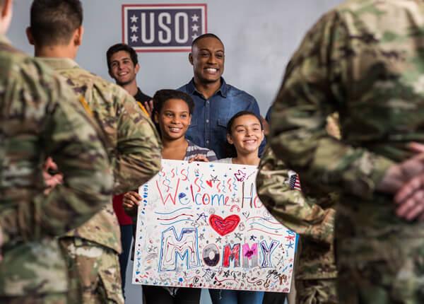 WHEN FINANCIAL WELLNESS WORKS, WE ALL BENEFIT HOW THE USO & PRUDENTIAL PARTNERS Train local USO & Pathfinder site managers Determine specific needs of members Customize content to