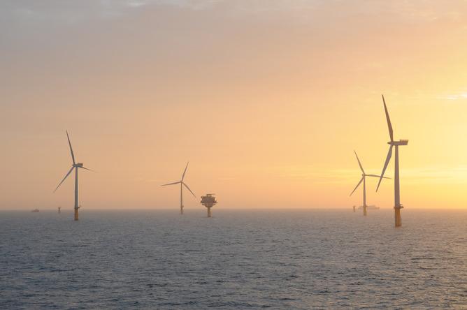 Could offshore wind be a solution to onshore wind s problems? Statkraft/Flickr, CC BY-NC- ND The Australian government appears to be intent on scaling back wind farms in Australia.
