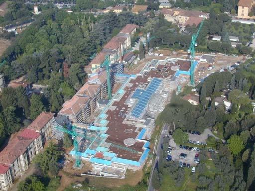 Meyer Children s Hospital, I A complex energy supply system is installed in Meyer Children s Hospital in Florence. Cooling is provided by a heat pump. Cooling is supported by a chiller.