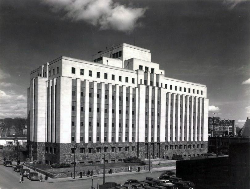 OPN ARCHITECTS Home Office Building of The Bankers Life Building, 1940 HISTORICAL OVERVIEW Designed as the home office of The Bankers Life Insurance Company by architects Tinsley, McBroom & Higgins