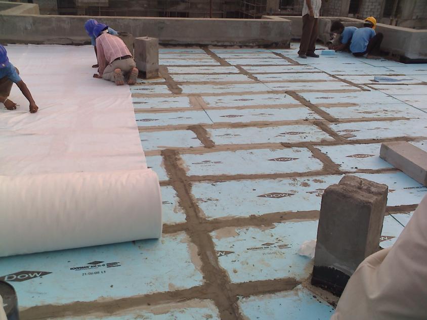 Roofs Roof insulation through: Use of preformed insulation materials 1) Expanded polystyrene sheet. 2) Extruded polystyrene sheet. 3) Polyurethane/polyisocyanurate sheet.