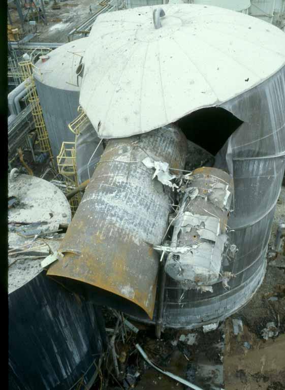 1983 Deaerator Storage Tank Failure Head to shell weld failed