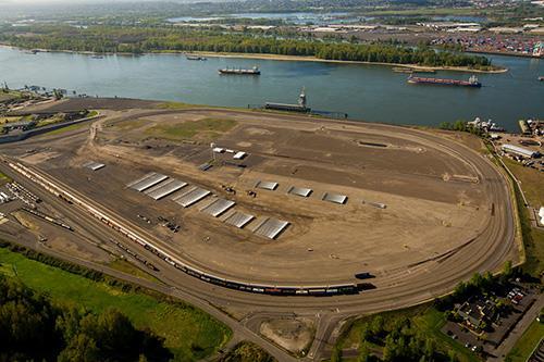 TERMINAL 5 86 acres available Bulk or auto facility 8,500-foot unit train capacity 43-foot-deep