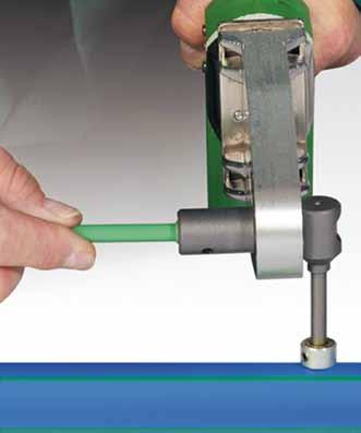 Fusion possibilities of repair Pipe repairs with the aquatherm green pipe-electrofusion socket Cut squarely 3 to 4 lengths of a fitting out of the defect pipe, symmetrically to the defect.