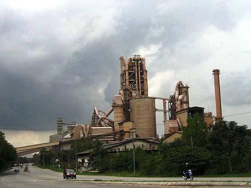Does cement manufacturing generate CO 2?