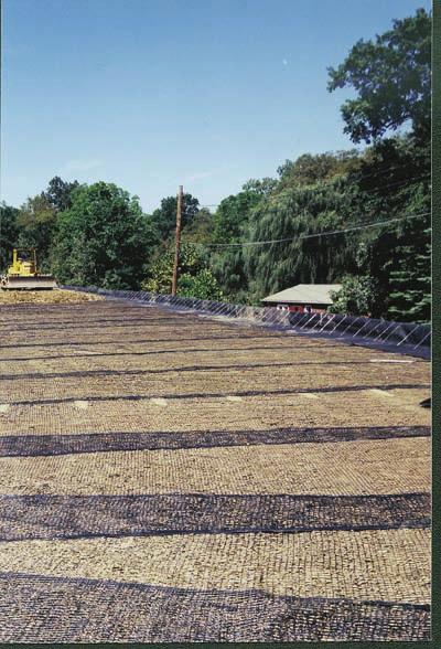 Miragrid XT Unaxial Geogrid Retaining Walls & Slopes Miragrid XT unaxial geogrids are high strength, high tenacity, high molecular weight polyester geogrids in a full range of tensile strengths to