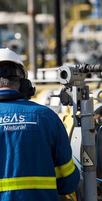 COMGÁS BRAZIL S LARGEST DISTRIBUTOR OF NATURAL GAS GAS BRASILIANO POTENTIAL POPULATION: 30,9 Mi RESIDENCES: 9,2 Mi OFFSHORE GAS PRODUCTION COMGÁS NATURAL GAS SPS VEHICLES: 12,3 Mi ADVANTAGES: