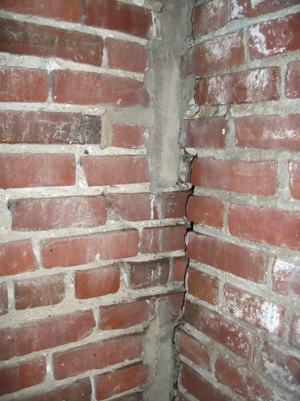 Note deteriorated mortar joints Photo 20 Masonry