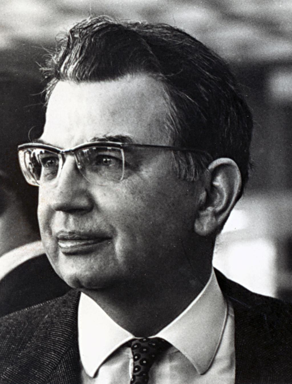 Eminent Economists Ronald Coase Ronald Harry Coase (29 December 1910 2 September 2013) was a British economist and author. He was for much of his life the Clifton R.