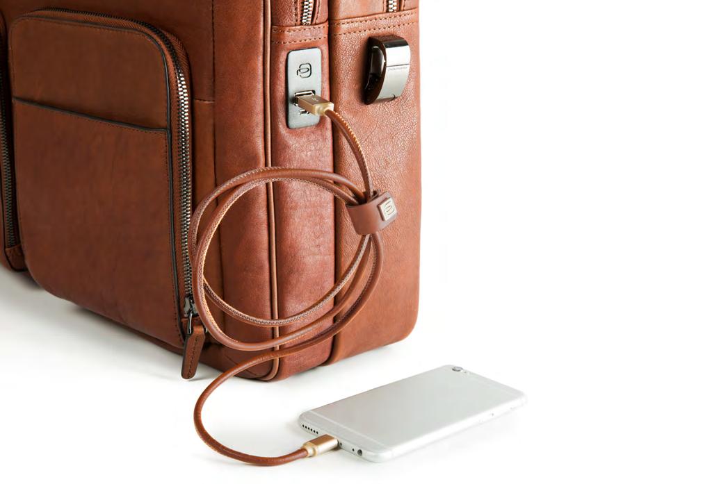 BAGMOTIC R Piquadro embraces the philosophy of the Internet of Things BAGMOTIC allows you: to trace and find your Piquadro accessories from luggage to key holder through smart phone/