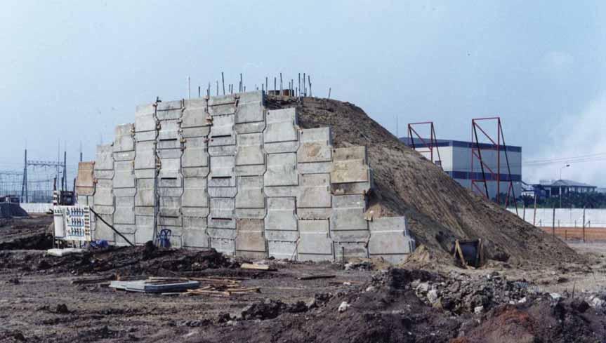 The Finished 6m High Reinforced Embankment 2004/1/24