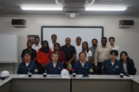 participants from the Ministry of Environment and Energy, the Maldives In this training course, the participants attended lectures and visited facilities such as a waste transfer