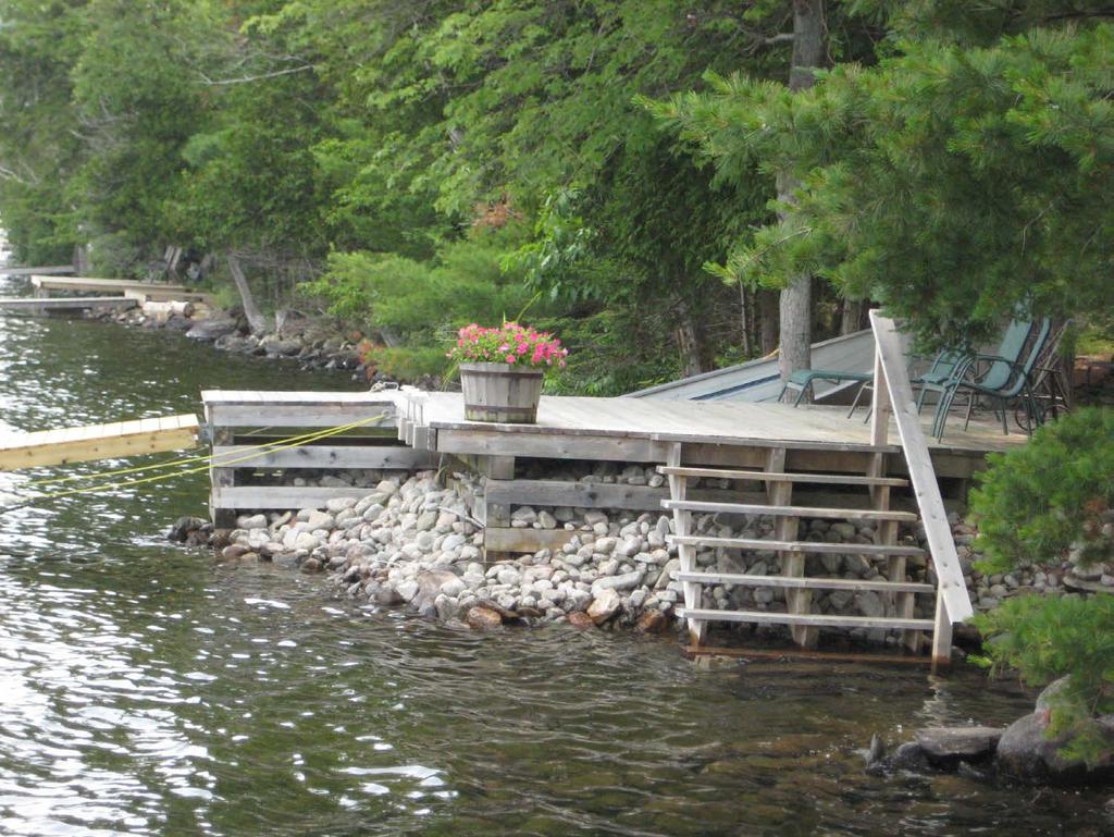 POOR PRACTICE Filling/Groyne (not a Crib) Extends too far into lake improper