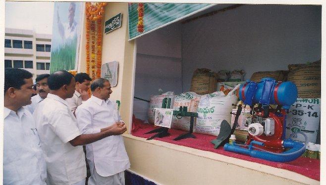 Rajasekhar Reddy, Hon ble Chief Minister of AndhraPradesh on 17 th August 2005 by opening 55 centers in 10 districts These centres are called Agro Rythu Seva