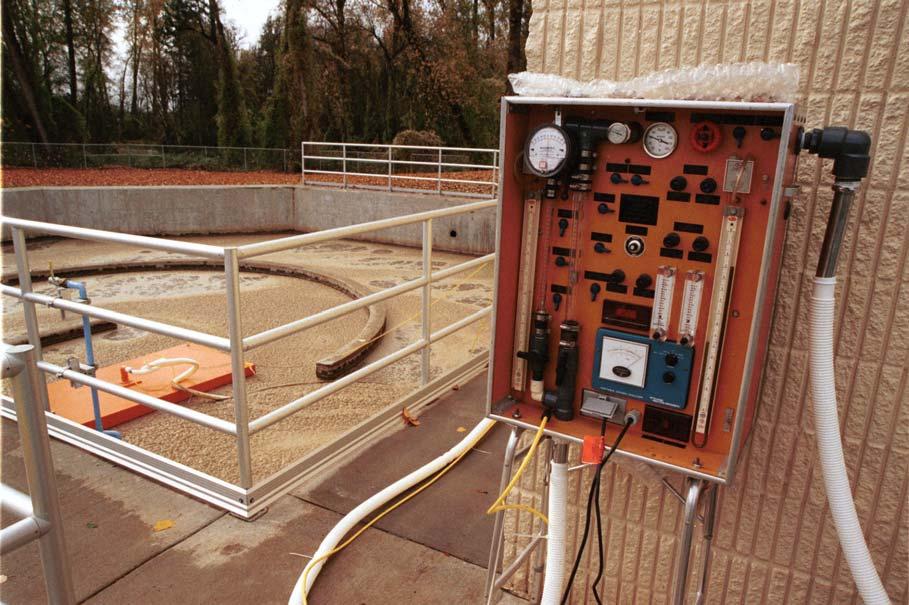 2.0 Off-gas test theory The off-gas technique developed by Redmon et al. (1983) consists in measuring the partial pressure of oxygen in the gas stream leaving the wastewater.