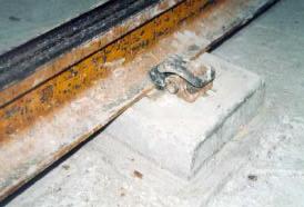 common application, but the technique is also used on high speed networks. A rubber boot under the sleeper provides a high degree of elasticity, which ensures good noise and vibration insulation.