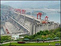 Three Gorges Dam: China 607 ft high, 1.