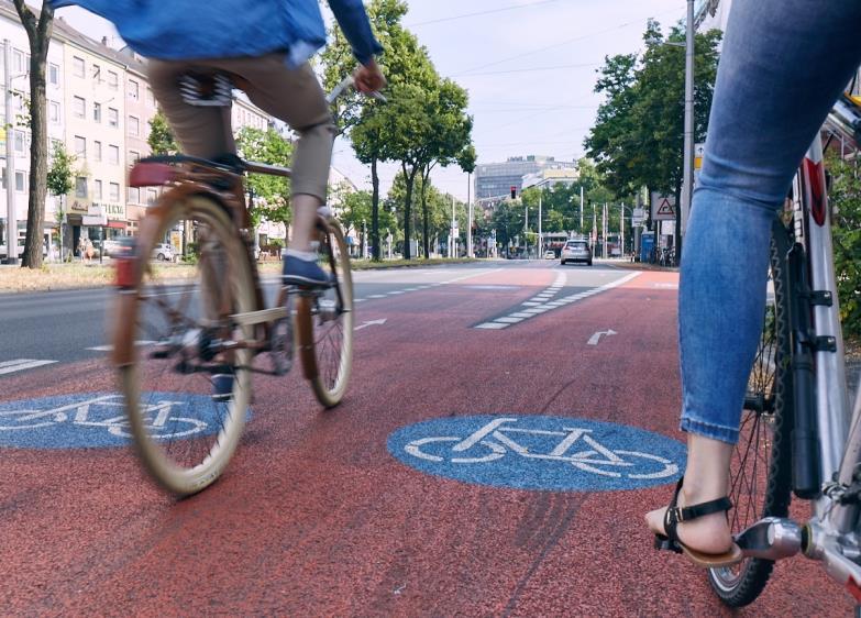 CHIPS : Cycle Highways Innovation for smarter People Transport & Spatial Planning BE DE NL UK Challenge Need to reduce CO2 emissions from transport Develop and promote cycle highways as an effective