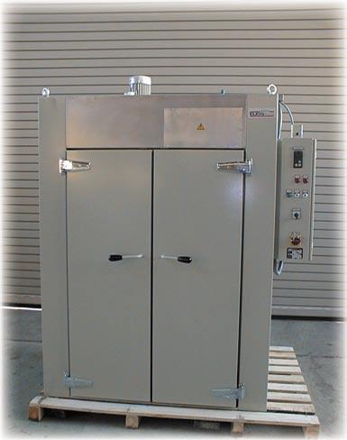 The debinding oven series MDL and KUV with a high effi ciency catalytic combustion unit (CPCU) connected at the outlet side, were developed in particular for this application.