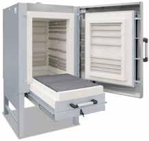 With a drawer mechanism (NW 150 - NW 300/H) the furnace table can be easily pulled out of the chamber furnace.