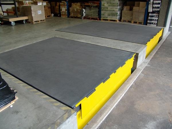 A level deck is also beneficial if accessing enclosed trucks with low overhead clearance and if the freight is typically delicate or should be kept