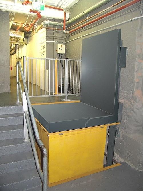Compared to a passenger-goods elevator a freight only Mast Hoist is a very economical alternative. The mast is a self supporting structure that carries all load directly back to the floor.