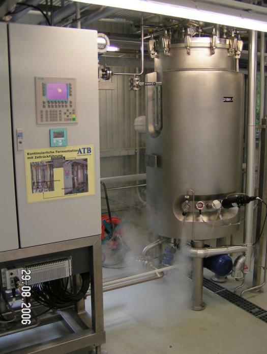 Mass flow fermentation unit (batch) Dextrose S (24 kg) ph correcting agent Nutrients, salts etc.
