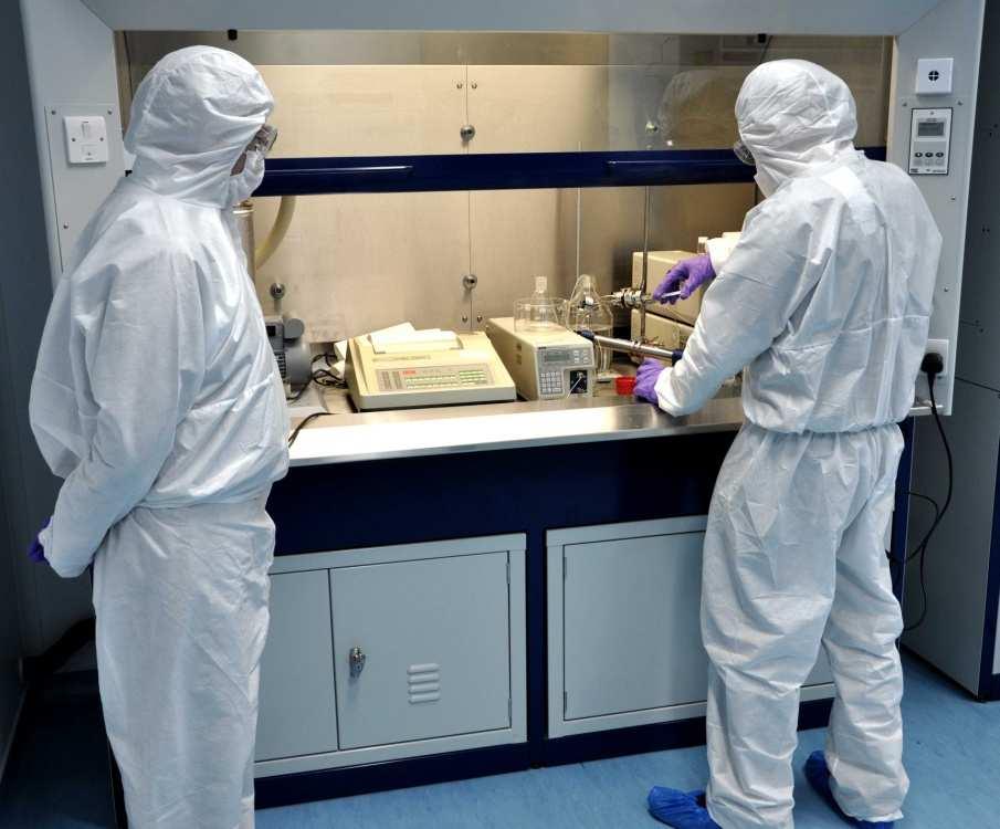 GMP Appropriate GMP Concepts Clinical radiosynthesis laboratory (minimise risk of cross-contamination) Quarantine and identity testing of raw materials (BSE/TSE statements, CoAs) Equipment maintained