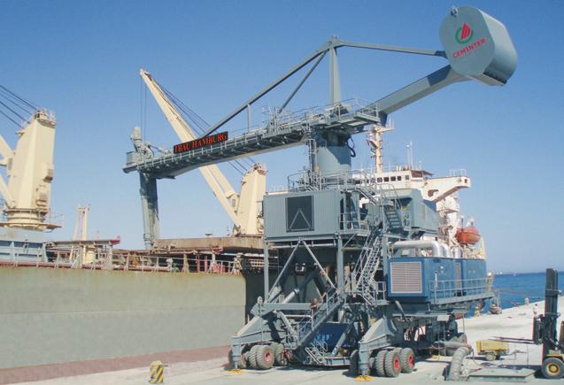 This type of ship unloader can be moved during the unloading process, if it is equipped with a