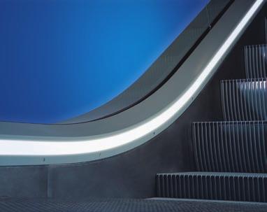 The traction drive system ensures that the handrail s appearance is